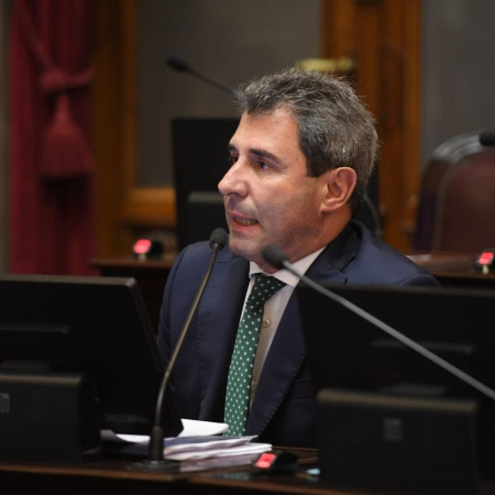 Uñac relanzó su candidatura presidencial para 2027 con un spot federal y busca disputarle la interna a Kicillof