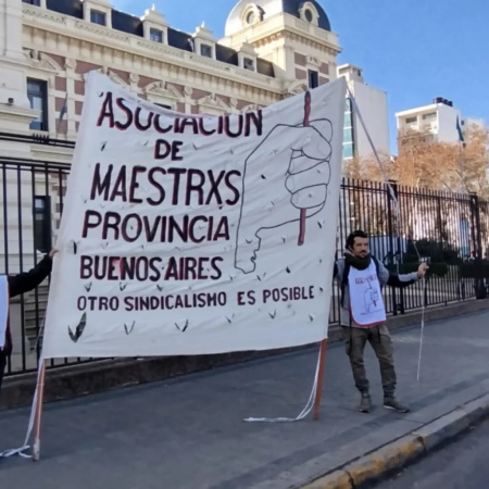 Paritaria bonaerense al rojo vivo: gremios disidentes paran y acusan al FUDB de cerrar un acuerdo a espaldas de las bases