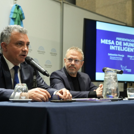 Pareja encabezó una jornada de LLA con intendentes y apuntó a un plan de gobierno para 2027