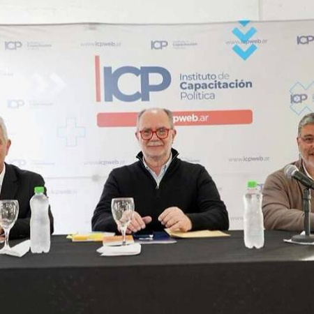 Alak desembarcó en Junín y llamó a reconstruir al peronismo desde la formación política