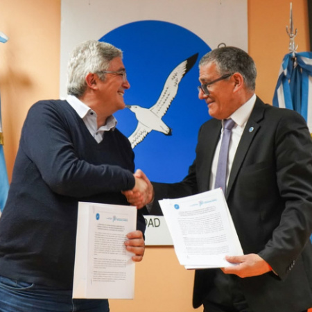 El ministro Rodríguez firmó acuerdos en Chubut para producción, comercialización e investigación