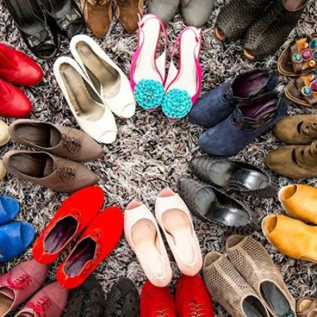 Con 1.000 pares de zapatos regalados en Plaza de Mayo, los fabricantes denunciaron la crisis del calzado