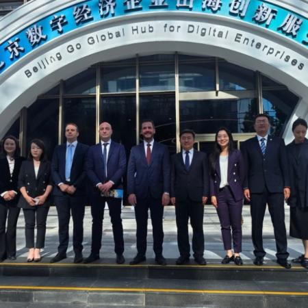 Sujarchuk cerró su gira por Asia con acuerdos de IA, robótica y ciudades inteligentes para Escobar