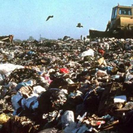 Miramar: denuncian que un basural sigue funcionando pese a una orden judicial de cierre