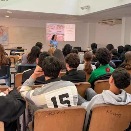 El Puerto La Plata llevó su trama logística al Colegio Nacional