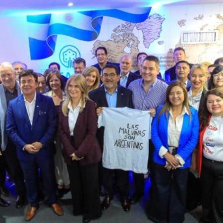 Espinoza retuvo la FAM sin interna y apuntó contra Milei